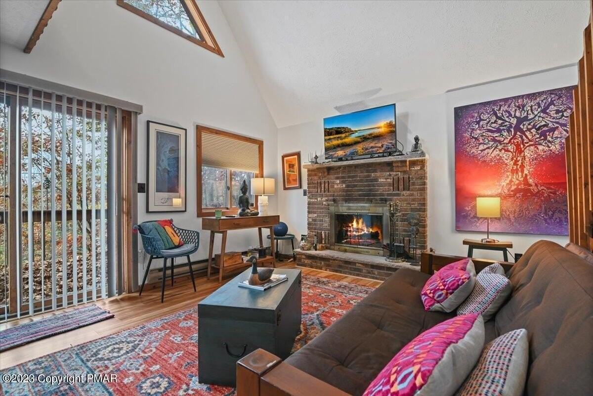 250 Brentwood Dr - Photo 3 of 44