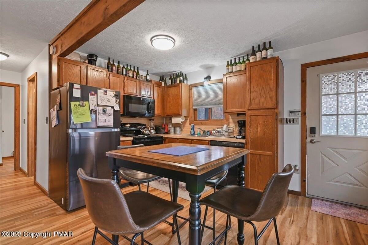 250 Brentwood Dr - Photo 6 of 44