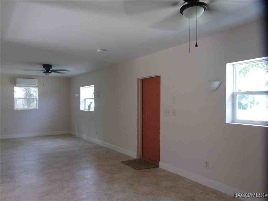 215 N Wheeler Ave - Photo 3 of 21