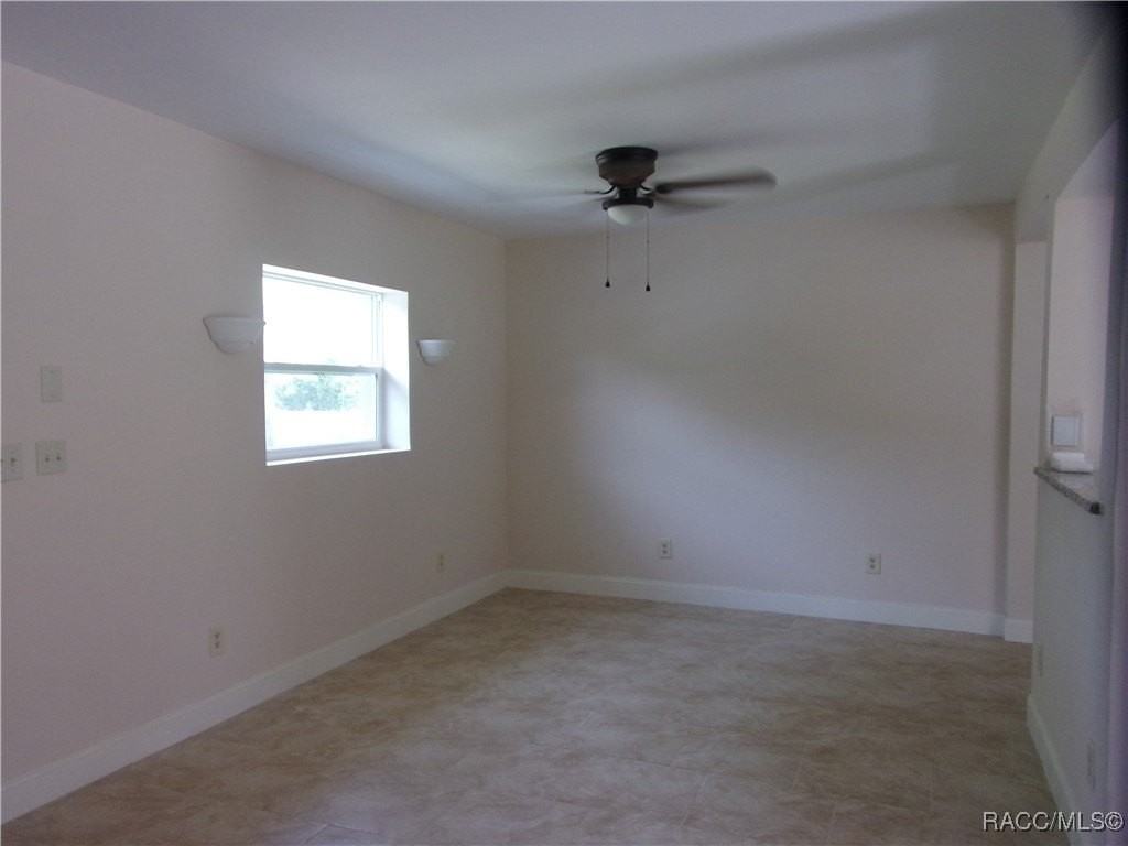 215 N Wheeler Ave - Photo 5 of 21