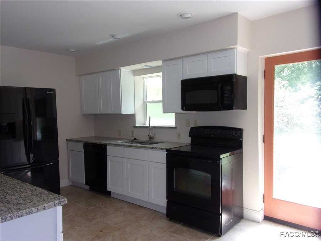 215 N Wheeler Ave - Photo 6 of 21