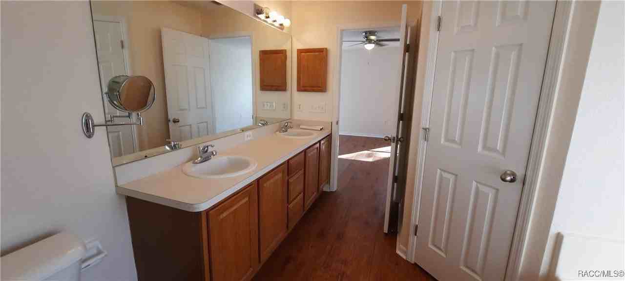 9 Elder Ct W - Photo 2 of 24