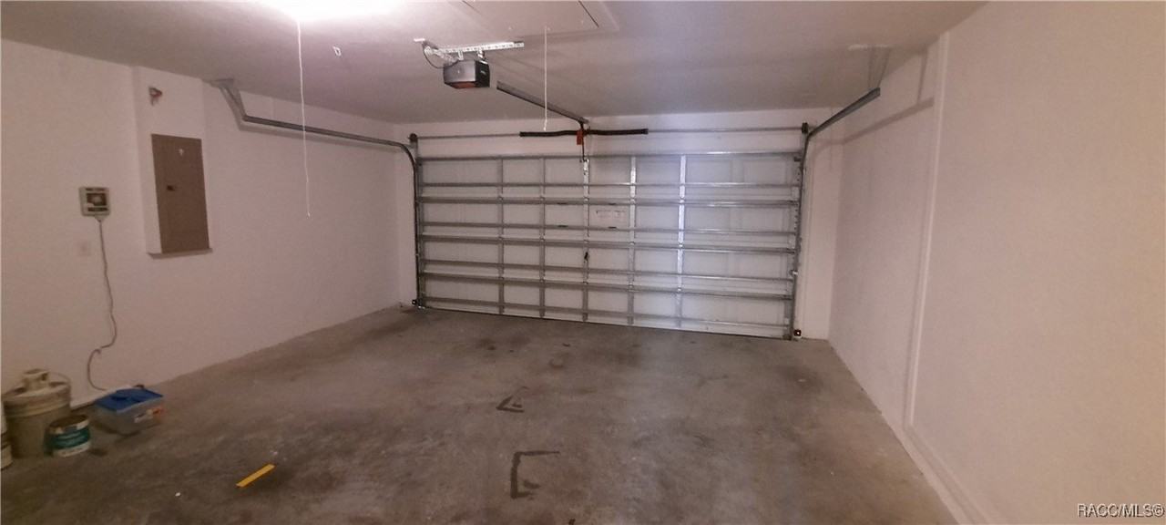 9 Elder Ct W - Photo 3 of 24