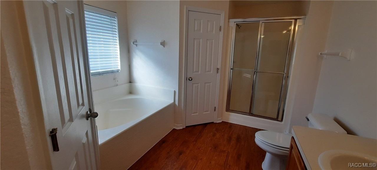 9 Elder Ct W - Photo 4 of 24