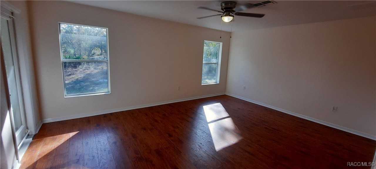 9 Elder Ct W - Photo 6 of 24