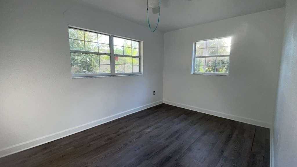 216 Maria St - Photo 5 of 19