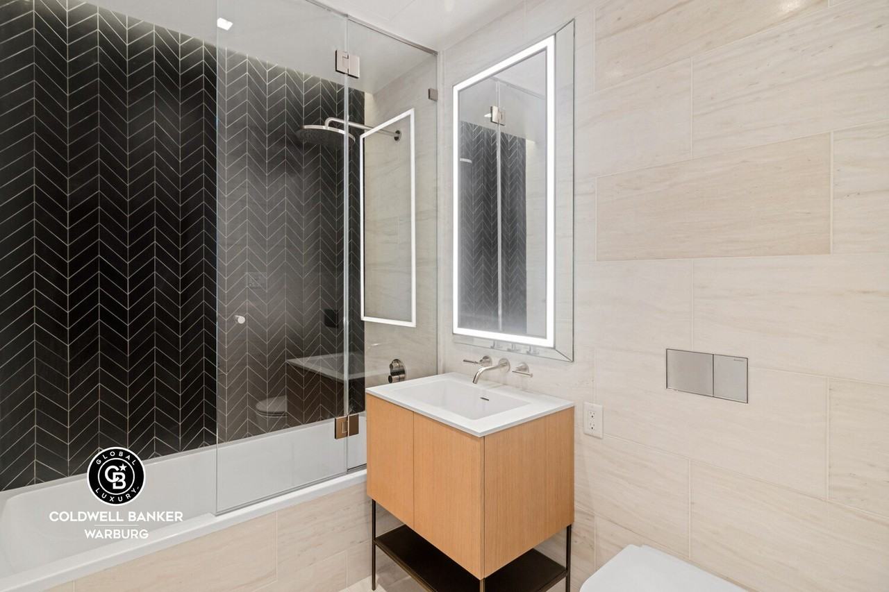 215 W 28th St #7B - Photo 6 of 7