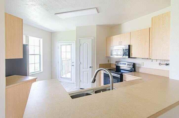 118 Southwest Peacock Boulevard #10-202 - Photo 4 of 11