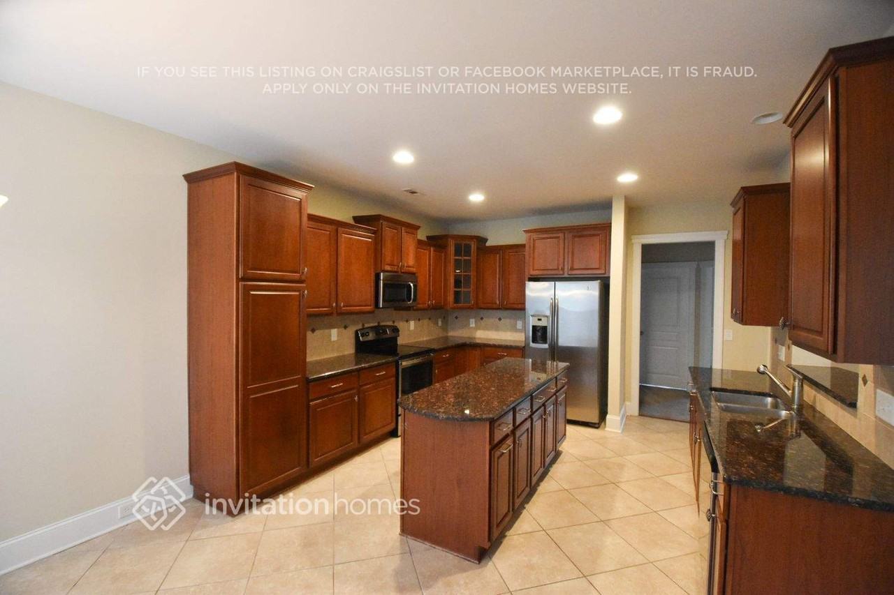 10814 Bask Court - Photo 3 of 14