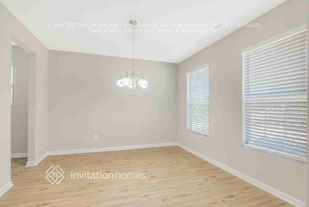 914 Ujamaa Dr - Photo 4 of 26