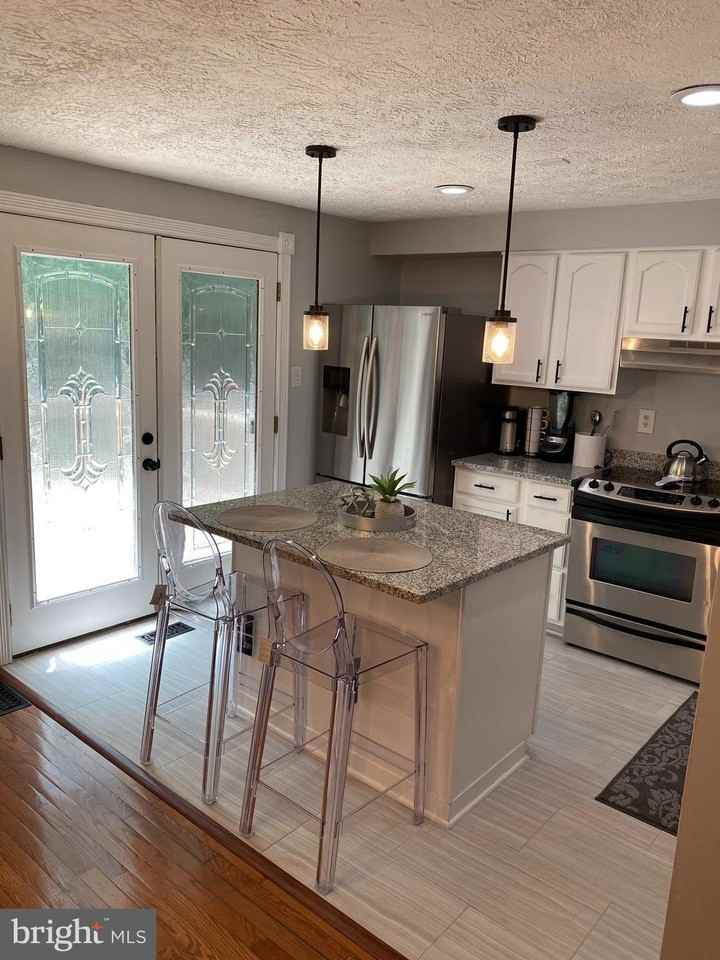 7 Capland Ct - Photo 2 of 7