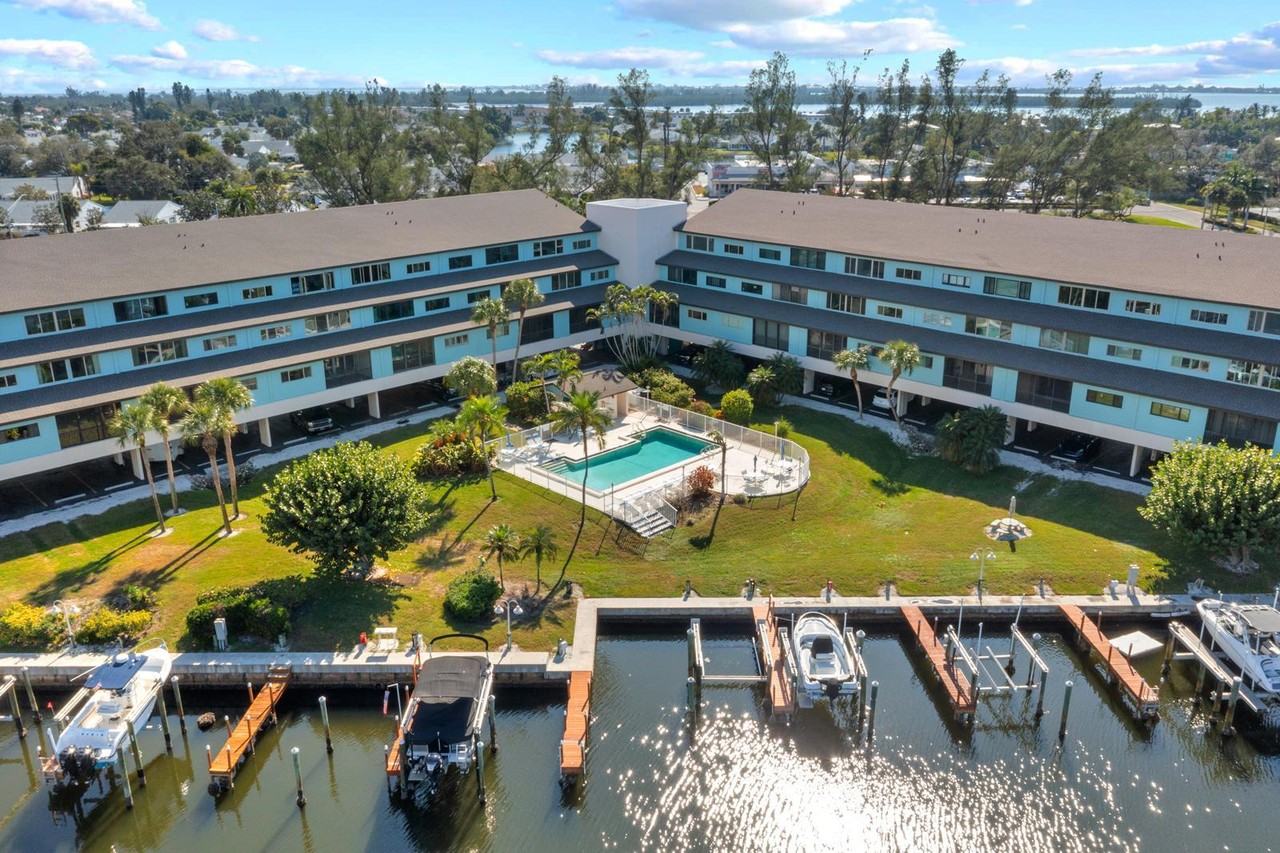 9604 Cortez Rd W - Photo 3 of 39