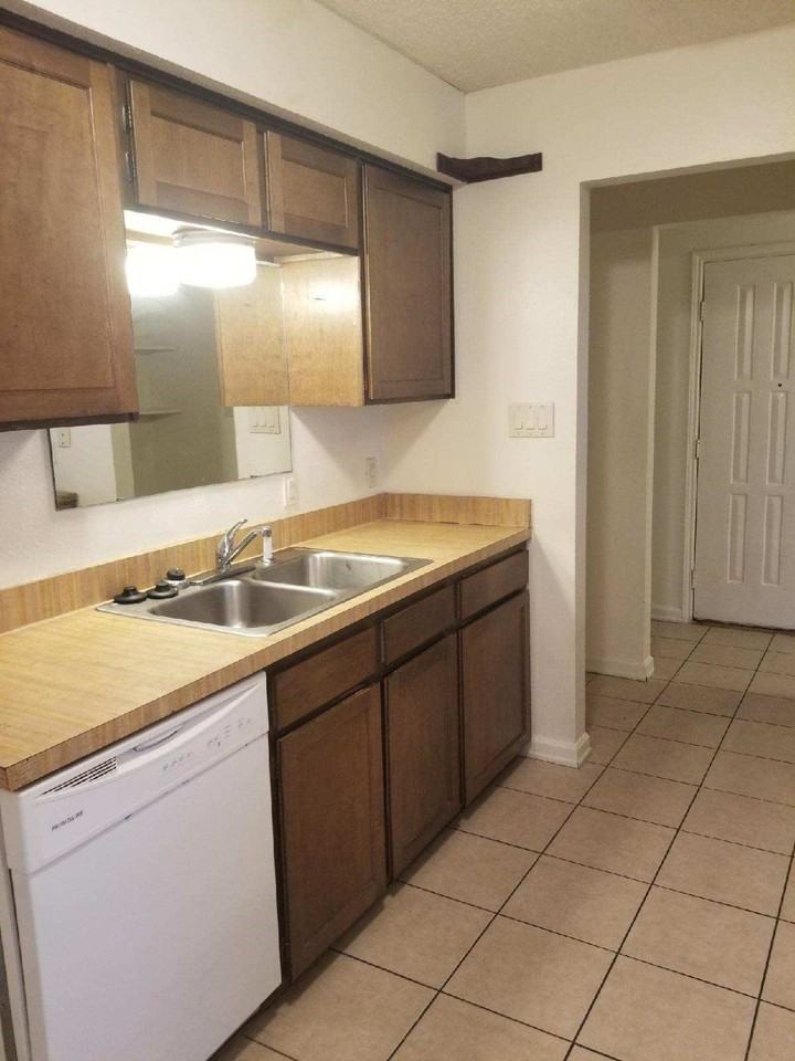 7216 Ne Loop 820 - Photo 4 of 14