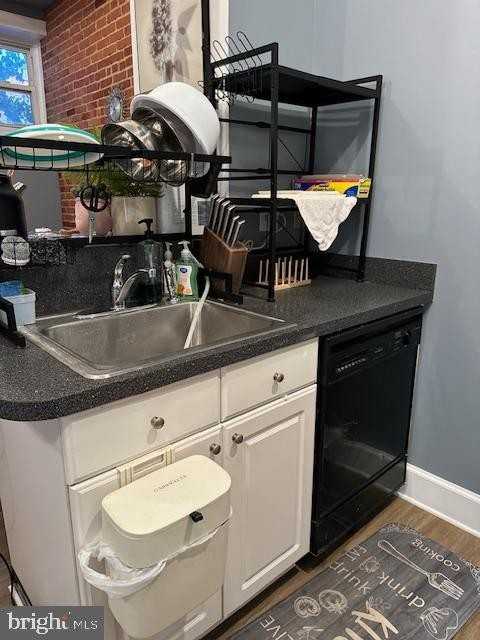 1110 S Potomac St - Photo 6 of 22