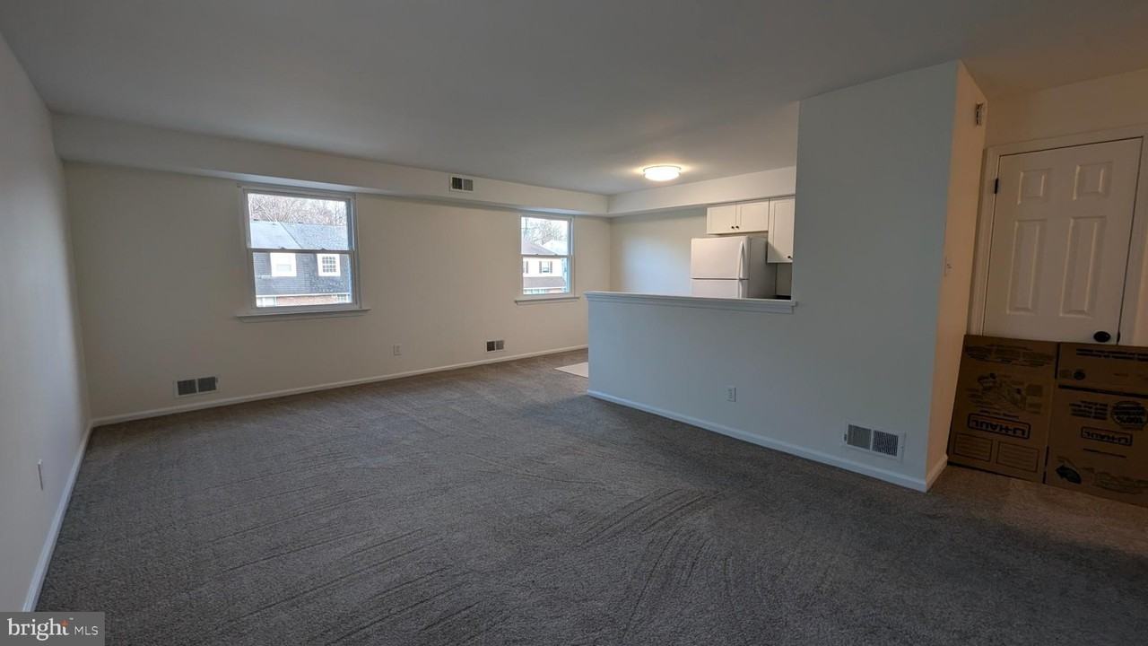 646 Country Ln - Photo 3 of 15