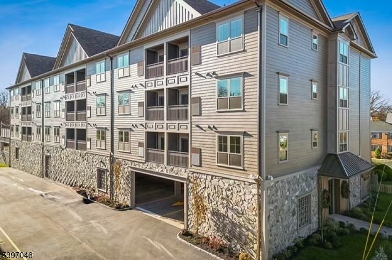 106 Montgomery St ## 108