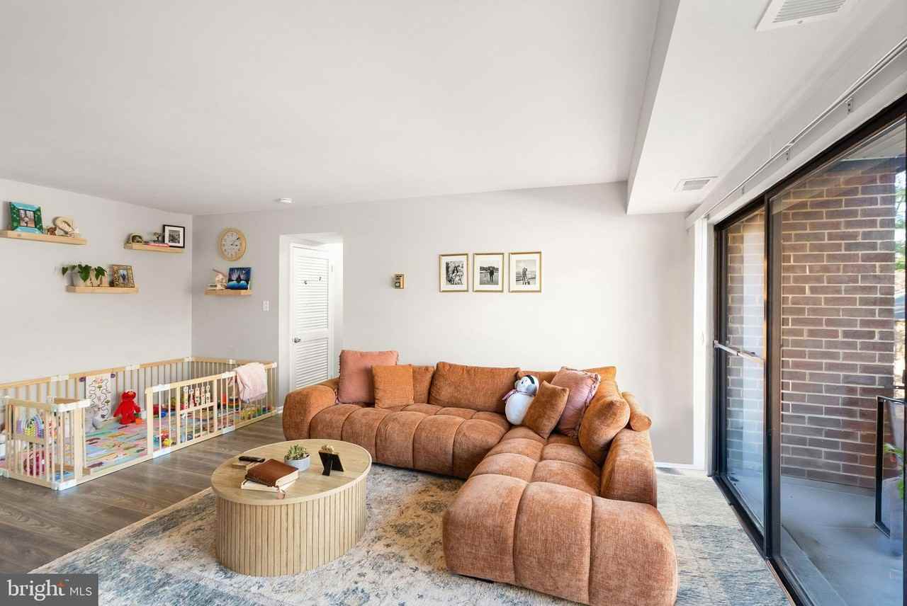 9728 Kingsbridge Dr Apt 302 #302 - Photo 2 of 39