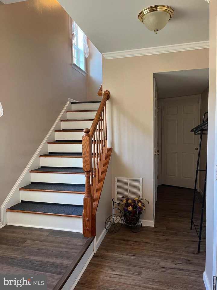 199 Rumbling Rock Rd - Photo 3 of 44