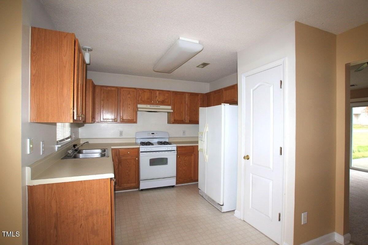 5201 Waterwalk Lane - Photo 5 of 10