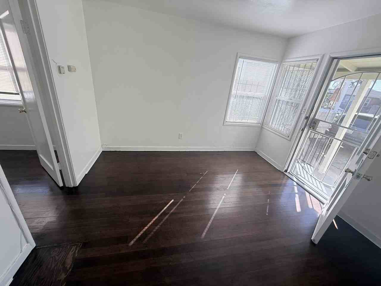 A St - Photo 3 of 13