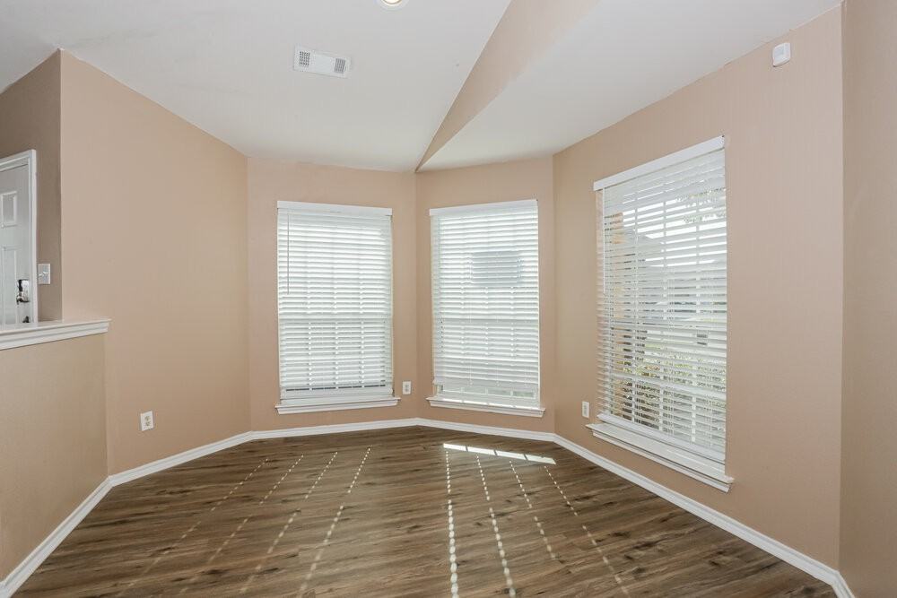 6440 Regina Drive - Photo 6 of 16