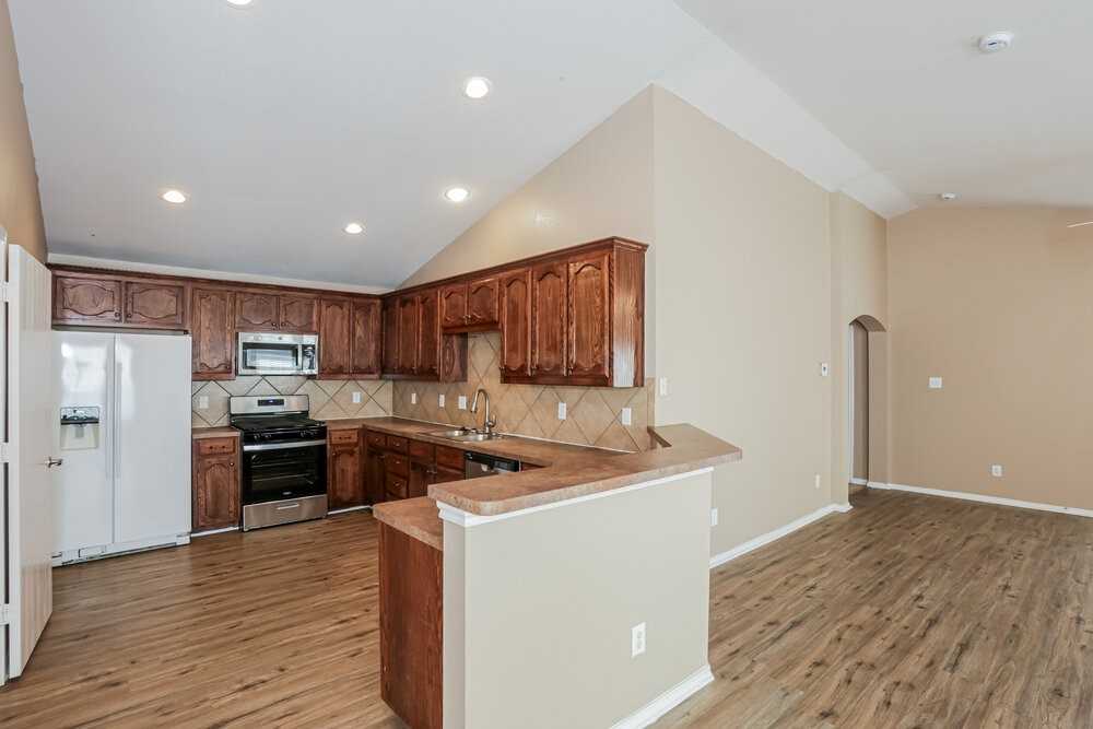 6440 Regina Drive - Photo 7 of 16