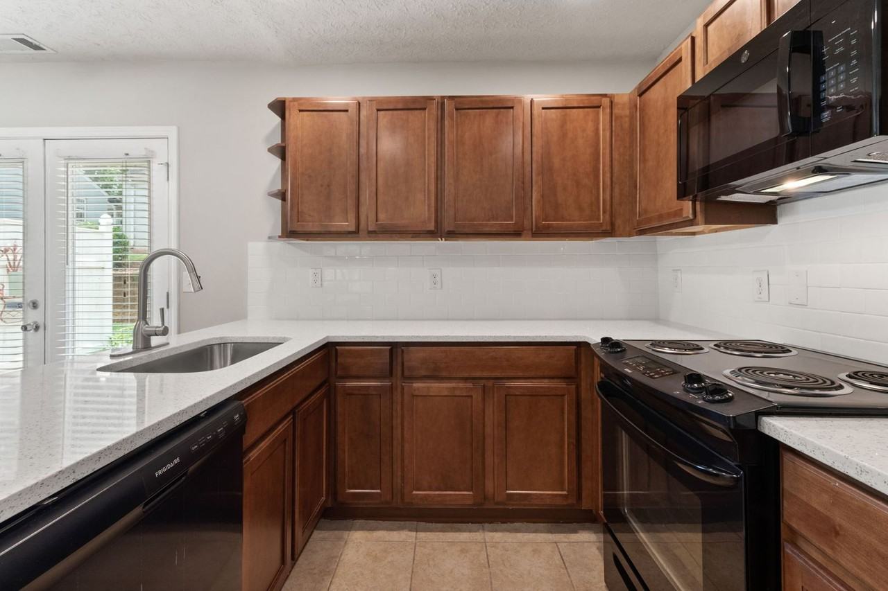 24 Place - Photo 4 of 21