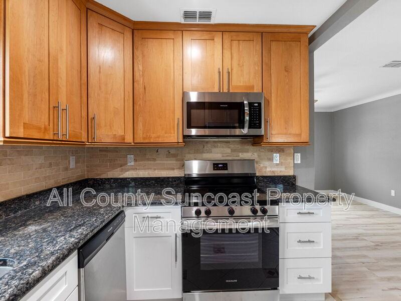 540 80th Ave - Photo 7 of 15