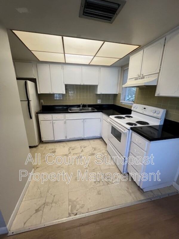 3467 33rd Ave N #8 - Photo 2 of 9