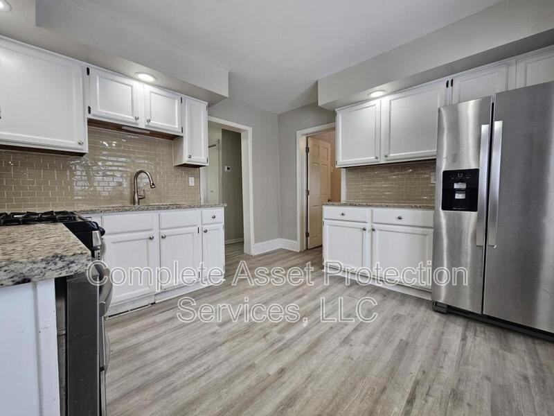 111 Laurel St - Photo 6 of 10