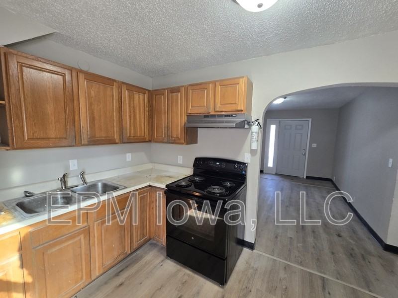 1123 North Barclay Street