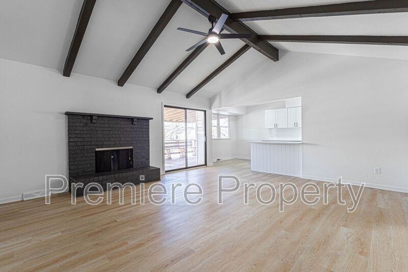 705 Nw Buckingham Pl - Photo 2 of 20