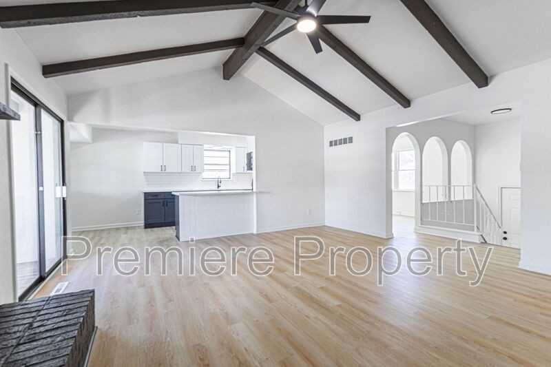 705 Nw Buckingham Pl - Photo 3 of 20