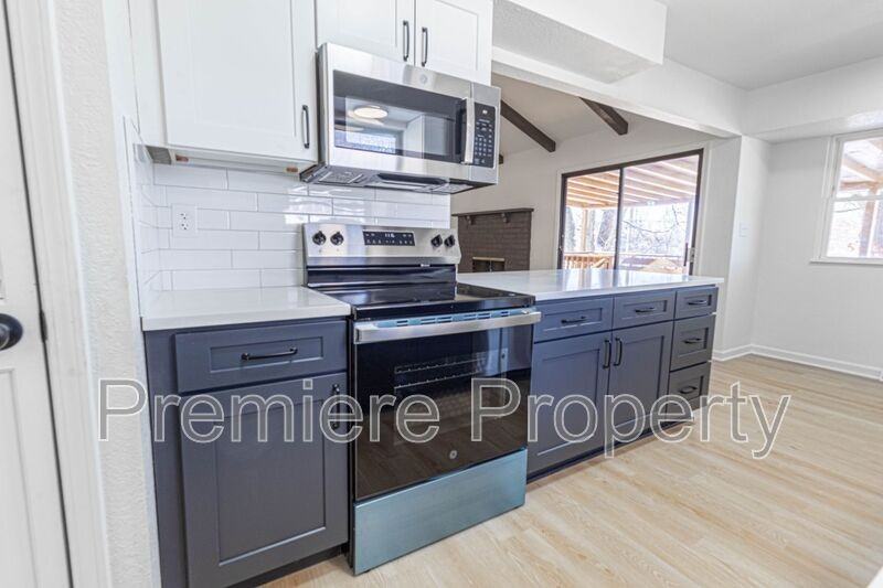 705 Nw Buckingham Pl - Photo 6 of 20