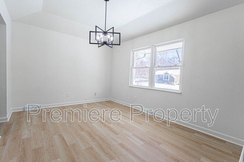 705 Nw Buckingham Pl - Photo 7 of 20