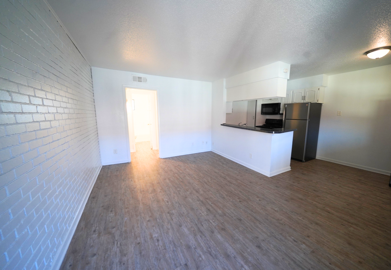 Tesoro Bonita - Photo 5 of 14