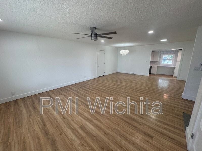 1014 S Rosalie St - Photo 2 of 15