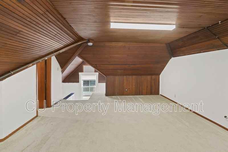 407 W Green St #3 - Photo 4 of 12