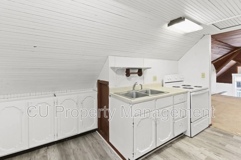 407 W Green St #3 - Photo 5 of 12