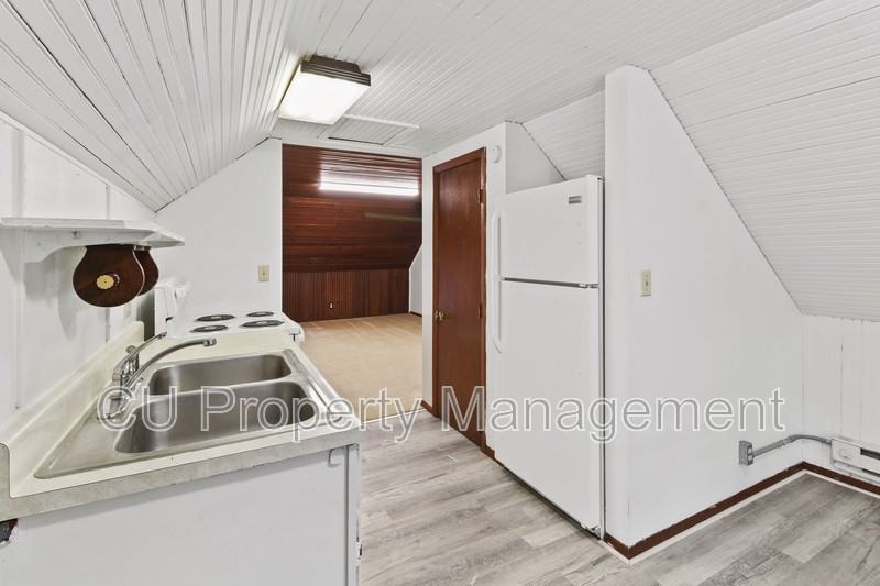 407 W Green St #3 - Photo 6 of 12