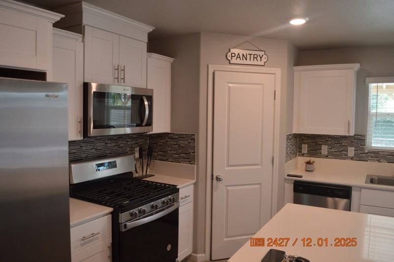 12040 Reid Ct - Photo 2 of 18
