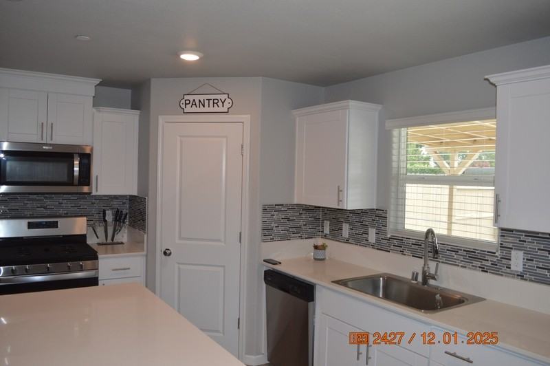 12040 Reid Ct - Photo 3 of 18