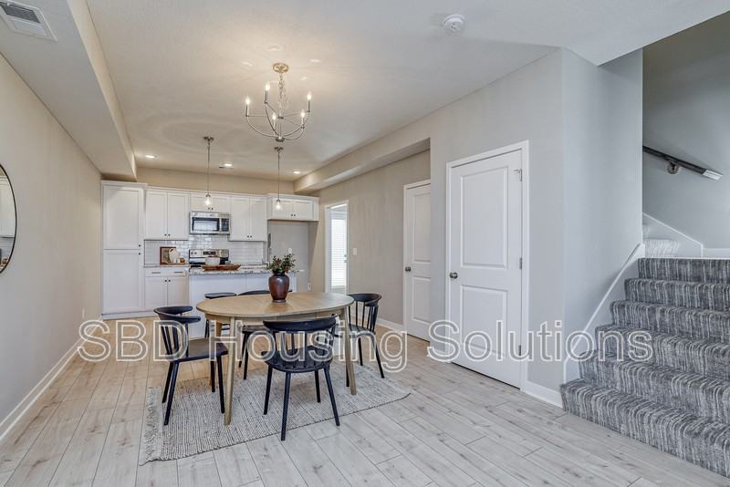 12424 South Parkwood Lane - Photo 2 of 8