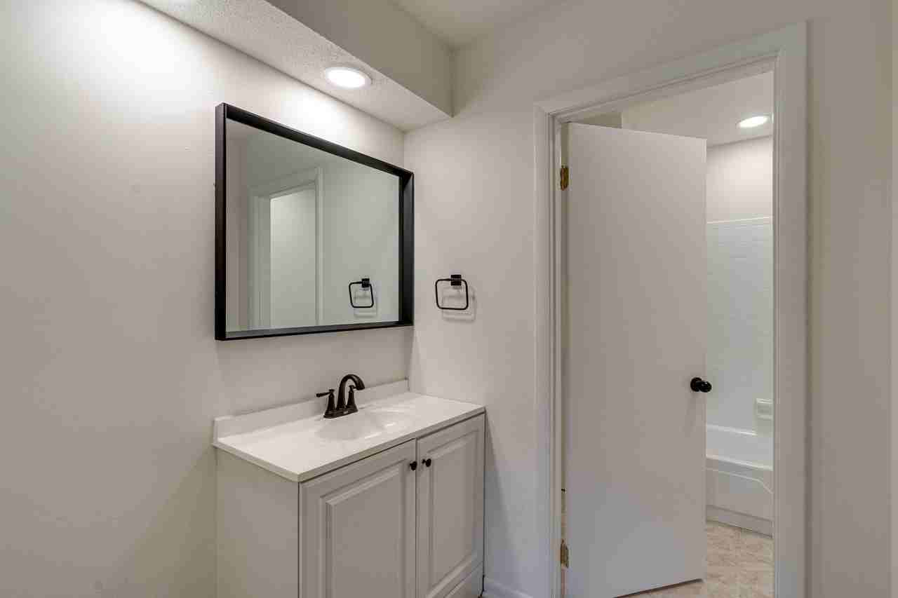 Sunset Rock Apartments - Photo 6 of 50