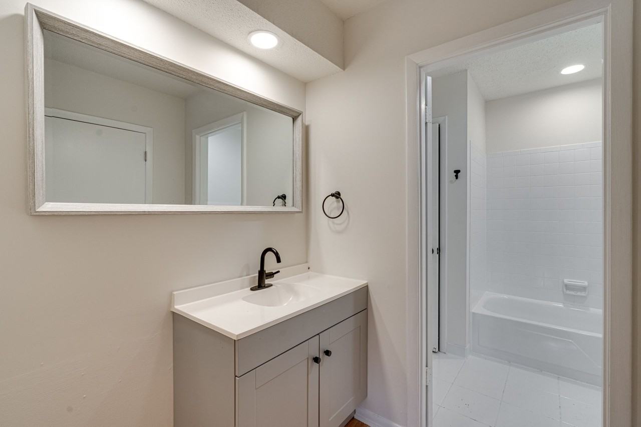 Sunset Rock Apartments - Photo 7 of 50