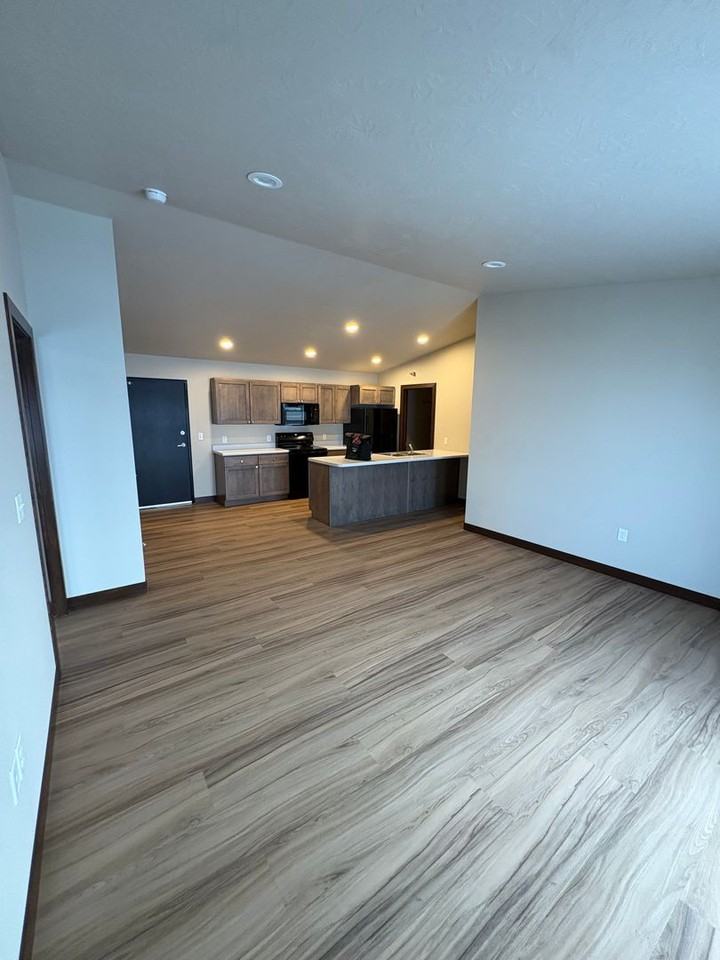 Sioux Center (CenterView Apartments) - Photo 5 of 18