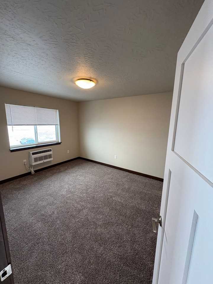 Sioux Center (CenterView Apartments) - Photo 6 of 18