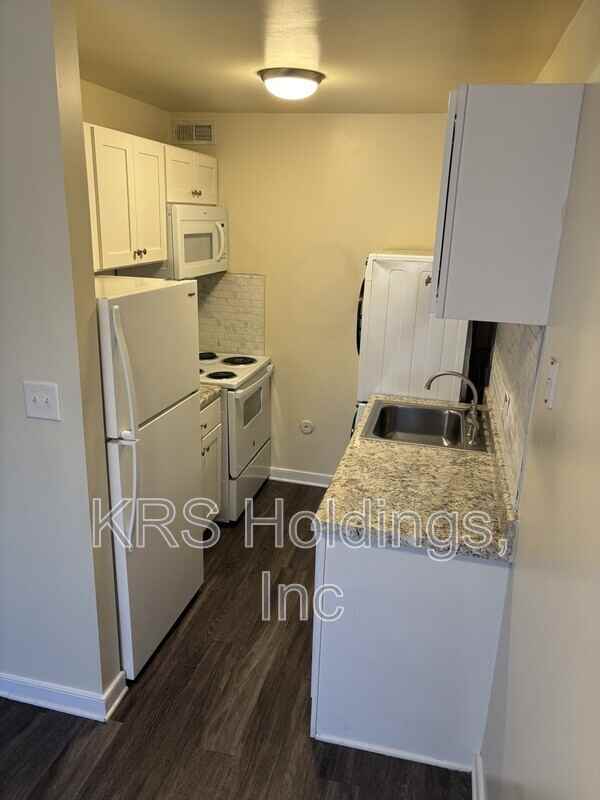 1245 Nelson Street #D - Photo 2 of 13