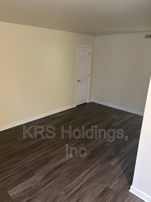 1245 Nelson Street #D - Photo 4 of 13