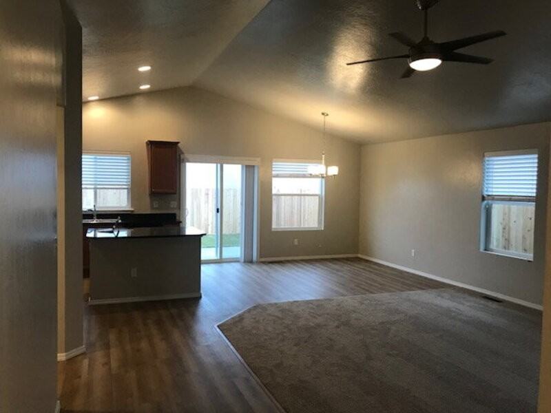 2694 W Snyder St - Photo 3 of 19